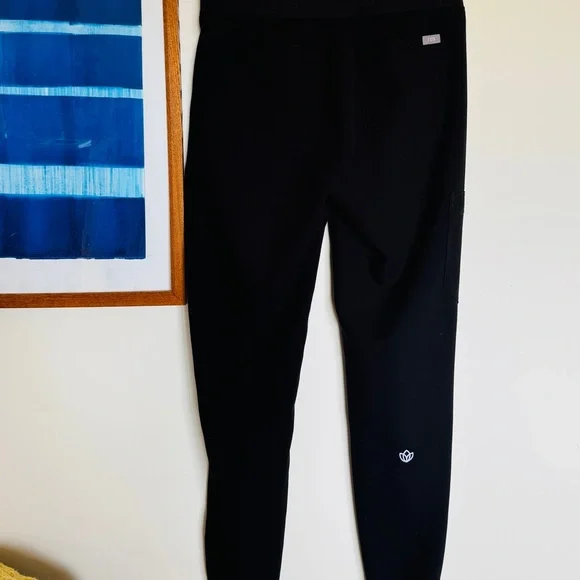 Figs Womens High Waisted Zamora Jogger in Black with Lotus - Picture 2 of 4